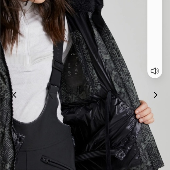 Varley Dorothy
Ski Jacket
Mono Boa XS - Picture 3 of 12